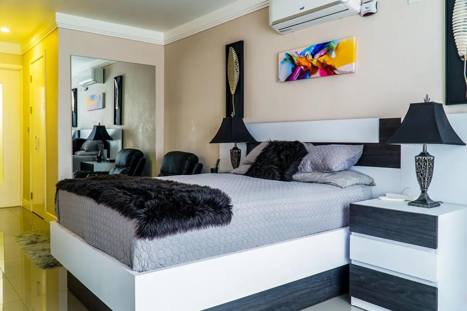 20South Lux Apartments 1Br Kingston